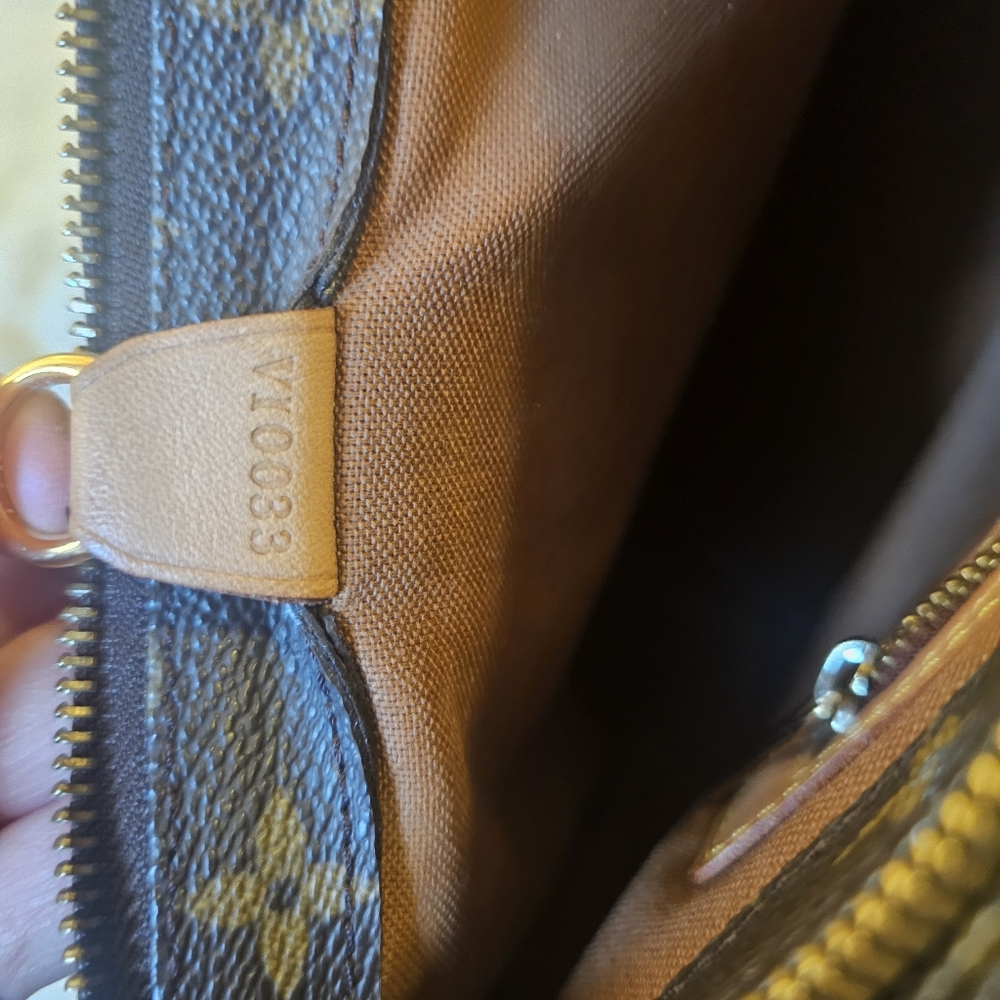 Louis Vuitton Classic Monogram Tote - Picture 13 of 16